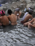 日本温泉男女混浴与色情无关如图